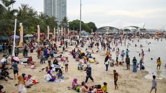 Hari Terakhir Liburan, Pantai Ancol Diserbu Wisatawan