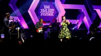 Grub Musik The Amy Winehouse Band tampil dalam acara Java Jazz Festival 2024 di JIExpo Kemayoran, Jakarta, Minggu (26/5/2024). [Suara.com/Alfian Winanto]