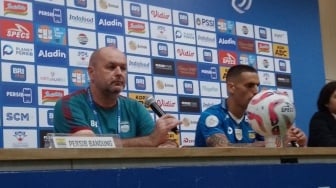 Persib Hantam Madura United 3-0, Bojan Hodak Tegaskan Masih Ada Satu Pertandingan Lagi