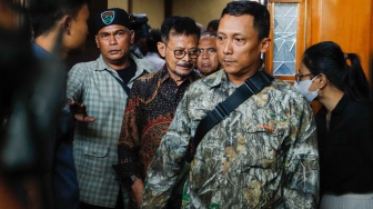 Terdakwa kasus pemerasan dan gratifikasi di Kementerian Pertanian, Syahrul Yasin Limpo saat mengikuti sidang lanjutan di Pengadilan Tipikor, Jakarta, Senin (27/5/2024). [Suara.com/Alfian Winanto]