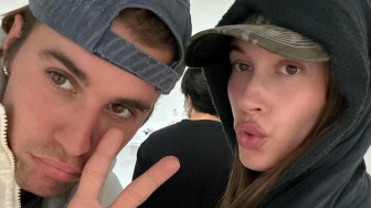 Unggah Foto Babymoon di Jepang, Hailey Baldwin Diduga Beri Kode Soal Jenis Kelamin Anaknya