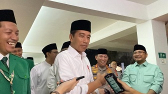 Jokowi Jadi Imam Salat Ashar di Masjid Abdullah bin Abbas Riau