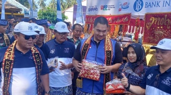 Berharap Pembangunan Pusat Pelatihan Surfing di Pesisir Barat