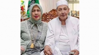 Sosok Almarhumah Syarifah Salma Dimata Jemaah Kanzus Sholawat: 'Khodijahnya Habib Luthfi'