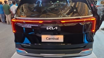 Kia Pamerkan Carnival dan Carens di IIMS 2025, MPV Mewah untuk Keluarga Sultan