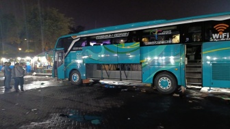 Diduga Korsleting Listrik, Sebuah Bus Pariwisata Terbakar di Parkiran Kota Jogja