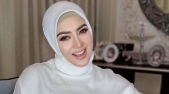 Tips Makeup Simpel ala Syahrini: Rahasia Riasan Tetap Flawless meski Tak Pakai Bedak