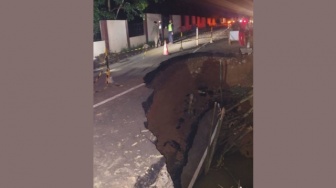 Akses Jalan Menuju Wisata 'Negeri di Atas Awan' Lebak Longsor