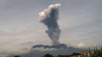 Gunung Marapi Erupsi Senin Sore, Semburkan Abu Vulkanik Setinggi 500 Meter