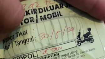 Parkiran Motor Dipatok Rp25 Ribu, Dishub DKI Ancam 'Sikat' Jukir Liar di Kawasan Stadion JIS: Parkir Gak Resmi!