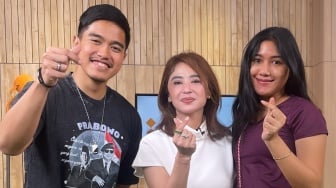 Wajahnya Jadi Sorotan saat Foto Bareng Dewi Perssik, Tas Erina Gudono Berkali Lipat UMR Jakarta