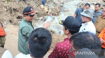 BNPB Salurkan Bantuan Dana Siap Pakai untuk 3 Kabupaten Terdampak Banjir di Sumsel