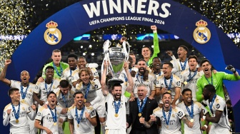 Momen Real Madrid Angkat Trofi Piala Liga Champions 2023/2024