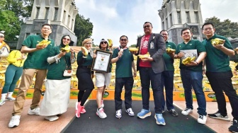 Dukung Generasi Bebas Stunting, Sunpride Bagikan 1.500 Box Pisang di CFD