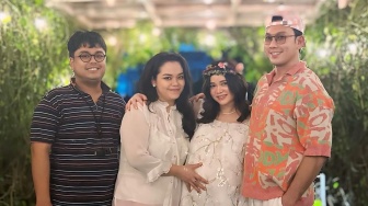 9 Potret Kejutan Baby Shower Olivia Allan, Aura Bumil Makin Terpancar