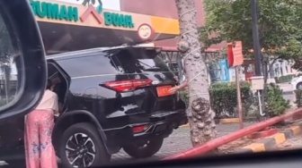 Viral! Toyota Fortuner Pelat Merah Dinas Berganti Pelat Nomor Sipil, Ada Apa?