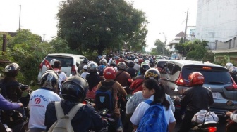 Jokowi Sorot Kemacetan di Balikpapan, Tantang Daerah Bangun MRT dan LRT