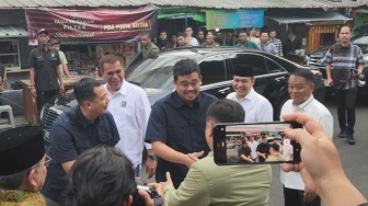 Sambangi Kantor PKB, Bobby Nasution Siap Fit and Proper Test Cagub di Pilkada Sumut?