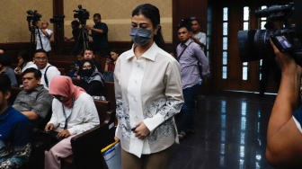 Ketua Umum Garda Wanita (Garnita) Malahayati Partai NasDem sekaligus Anak kandung Syahrul Yasin Limpo, Indira Chunda Thita Syahrul saat menjadi saksi pada persidangan kasus pemerasan dan gratifikasi di Kementerian Pertanian dengan terdakwa Syahrul Yasin Limpo di Pengadilan Tipikor, Jakarta, Rabu (5/6/2024). [Suara.com/Alfian Winanto]