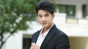 4 Drama Thailand yang Dibintangi Mario Maurer, Terbaru Kissed by the Rain