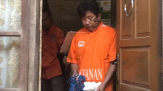 Wajah Merengut Pembunuh Anak Dalam Karung Saat Lakoni 34 Adegan Pra Rekonstruksi