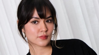 Raisa Icip Berbagai Jajanan Khas PRJ sebelum Manggung, Sempat Bingung Cara Makan Kerak Telor
