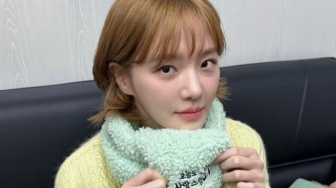 5 Inspirasi OOTD Cozy ala Park Gyu Young, Bisa Ditiru Nih!