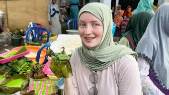 Cerita Bule Rusia Mualaf Sebelum Nikahi Pria Jawa, Ulya Mulai Kenal Islam Karena Jalan-jalan Kepanasan