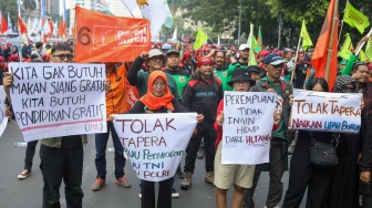Potret Demo Buruh Tolak Tapera di Patung Kuda