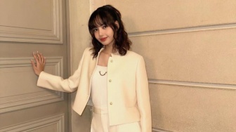 Lisa Blackpink Terciduk Isi Bensin di SPBU, Mobilnya Bukan Kaleng-kaleng