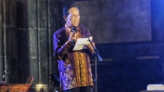 Momen Langka, Sri Sultan HB X Baca Puisi Bertajuk Kota Kecil Dalam Peringatan 40 Hari Berpulangnya Joko Pinurbo