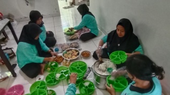 Kisah Sop Matahari, Timlo dan Puding Menu Pertama Program Makan Gratis dari Dana Hibah UEA