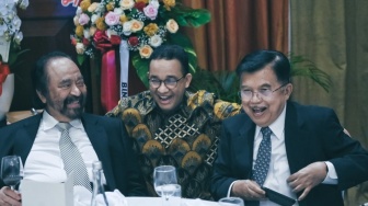 Lirikan Mata Surya Paloh Lihat Anies Tertawa Lebar di Acara HUT Raja Charles Jadi Gunjingan