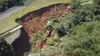 Longsor di Caringin Bogor Sebabkan Akses Jalan dan Saluran Air Tertutup