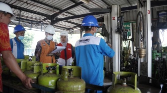 Pertamina Patra Niaga dan Pemerintah Kabupaten Kendal Lakukan Pengecekan Isi Tabung Elpiji 3 kg