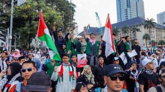 Massa saat mengikuti Aksi Bela Palestina di Kawasan Patung Kuda, Jakarta, Minggu (9/6/2024). [Suara.com/Alfian Winanto]