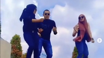 Heboh! Joget TikTok di Jam Gadang, Netizen: Mengundang Bencana