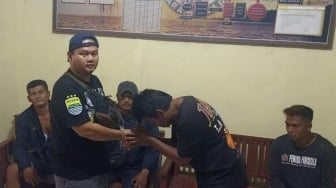 Dari Baku Hantam Jadi Saling Peluk, Kisah Damai di Balik Penyerangan Wayang Golek Cianjur