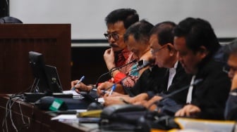 Terdakwa kasus pemerasan dan gratifikasi di Kementerian Pertanian, Syahrul Yasin Limpo saat mengikuti sidang lanjutan di Pengadilan Tipikor, Jakarta, Senin (10/6/2024). [Suara.com/Alfian Winanto]