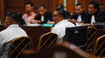 Terdakwa kasus pemerasan dan gratifikasi di Kementerian Pertanian, Syahrul Yasin Limpo saat mengikuti sidang lanjutan di Pengadilan Tipikor, Jakarta, Senin (10/6/2024). [Suara.com/Alfian Winanto]