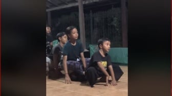 Dari Kecil Sudah Jago! Generasi Penerus Bali Lestarikan Budaya Lewat Tari Katak Genggong