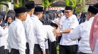 Lantik Ratusan PPPK dan Pejabat Fungsional Helldy Agustian Titip Optimalkan Pelayanan Publik