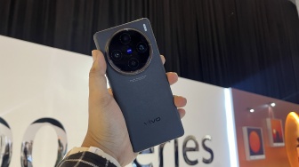 Vivo X200: Desain Layar yang Memukau, Nyaman Digenggam