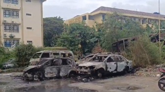 Bikin Panik Warga, 8 Mobil Tiba-tiba Terbakar Di Satpas SIM Daan Mogot Jakbar