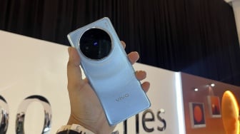 Spesifikasi Lengkap Vivo X200 Bocor: Layar OLED 120Hz, Kamera 50MP, Baterai Jumbo