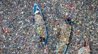 Penampakan Pulau Sampah di Sungai Citarum, Pj Gubernur Bilang Begini