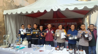 Lab Narkoba Rahasia Milik Pasutri Ditemukan di Medan, Konferensi Pers Undang Perhatian Warga