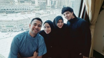 Bertemu di Makkah, Wajah Nagita Slavina dan Aurel Hermansyah Tanpa Makeup Disorot