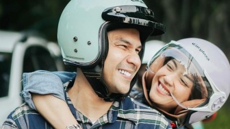 8 Potret Jonathan Frizzy dan Ririn Dwi Ariyanti Mesra Boncengan Motor, Dituding Resmi Jadian