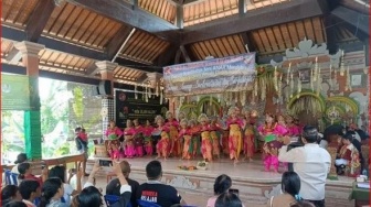 Anak Berkebutuhan Khusus Ikut Menari Dan Menabuh Gamelan Saat Perpisahan